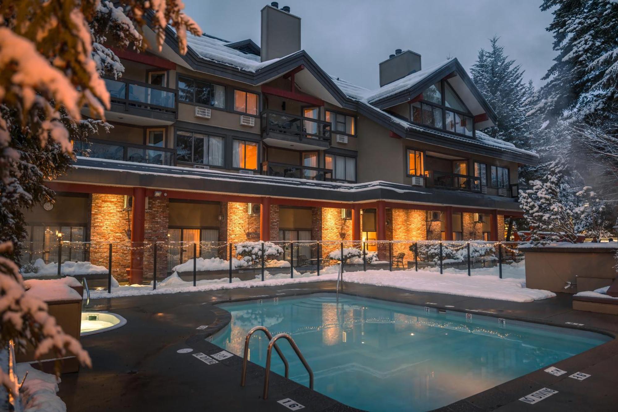 Whistler Village Inn & Suites Exterior photo